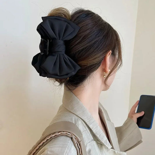 🎀 Satin Bow Hair Claw – Effortless Elegance in One Clip